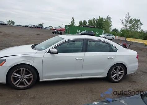 2014 Volkswagen Passat 1.8T Se z USA, uszkodzony, nr VIN 1VWBT7A30EC059814
